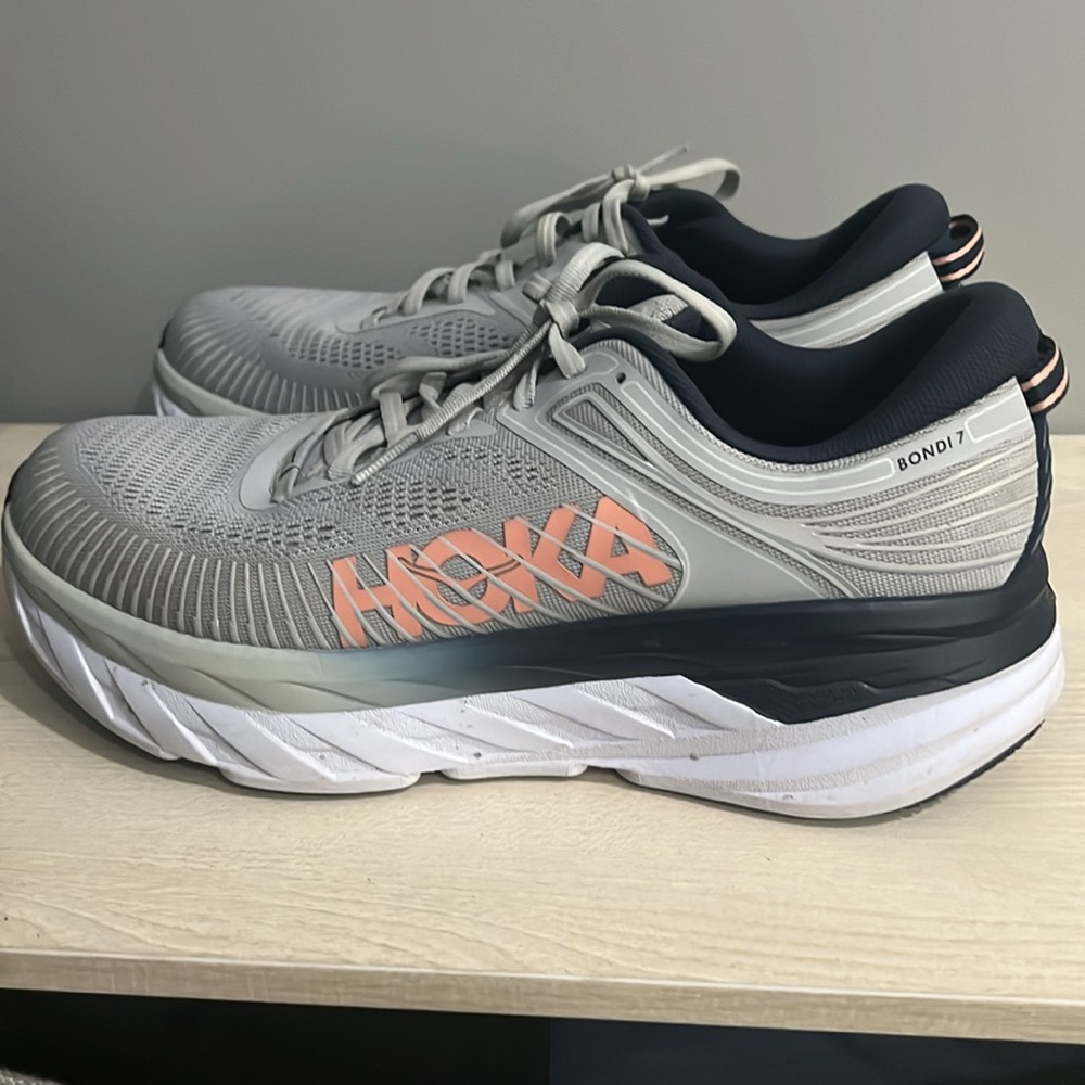 Hoka Bond 7